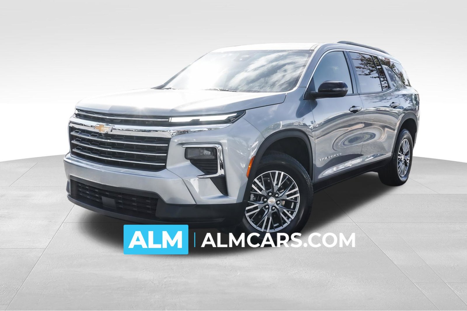 Used 2025 Chevrolet Traverse LT w/ LPO, Floor Liner Package FWD image 1