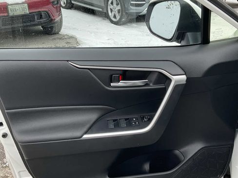 Used 2024 Toyota RAV4 SE w/ Weather & Moonroof Package image 21