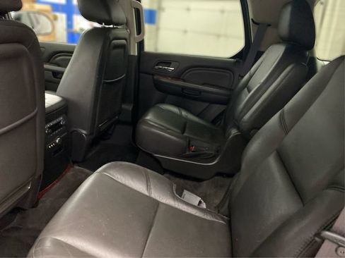 Used 2013 Cadillac Escalade AWD image 11