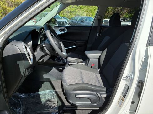 Used 2025 Kia Soul LX w/ LX Technology Package image 23