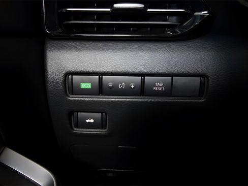 Used 2025 Nissan Sentra SR w/ SR Premium Package image 31