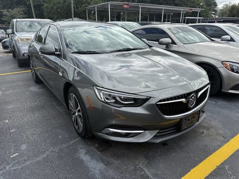 Used 2018 Buick Regal Essence w/ Driver Confidence Package #1 image 5