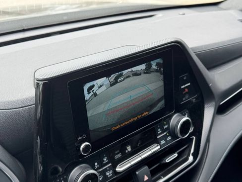 Used 2024 Toyota Highlander XSE FWD image 26