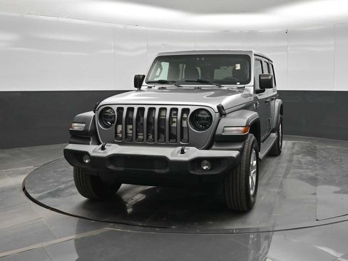 Used 2018 Jeep Wrangler Unlimited Sport S AWD/4WD image 3