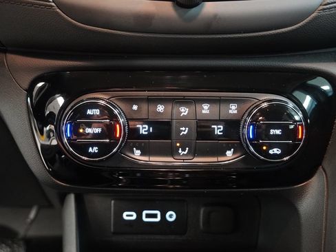 Used 2023 Buick Encore GX Essence FWD image 8