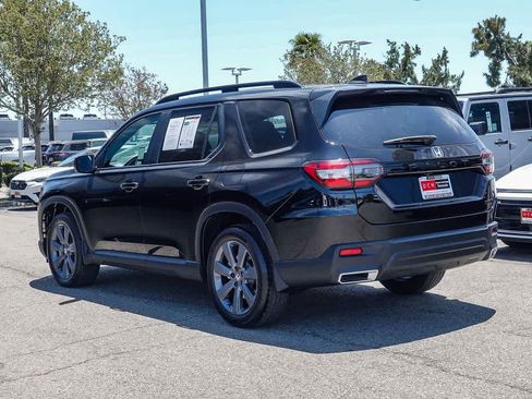 Used 2025 Honda Pilot Sport image 6