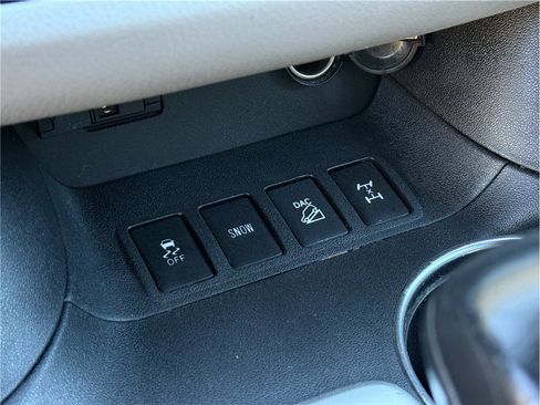 Used 2016 Toyota Highlander Plus AWD/4WD image 16