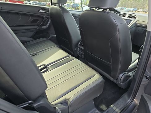 Used 2023 Volkswagen Tiguan SE image 13
