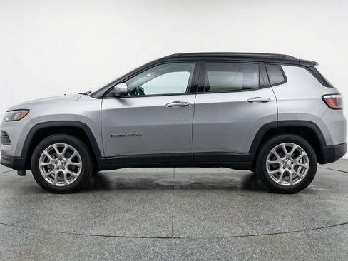 Used 2025 Jeep Compass Limited AWD/4WD image 5