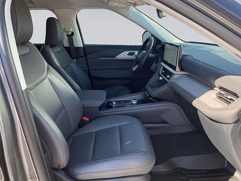 Used 2025 Ford Explorer ST image 41