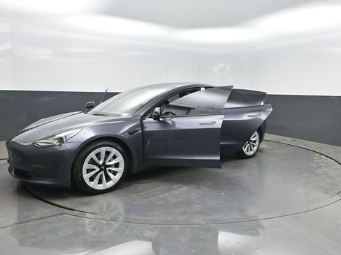 Used 2023 Tesla Model 3 Standard Range RWD image 30