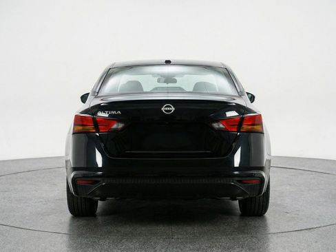 Used 2025 Nissan Altima 2.5 SV image 7