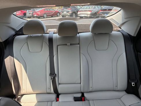 Used 2023 Hyundai Elantra Limited FWD image 12