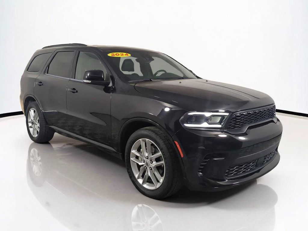 Used 2024 Dodge Durango GT RWD image 2
