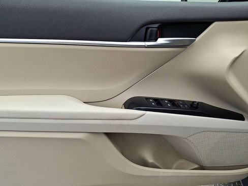Certified 2018 Toyota Camry LE FWD image 10