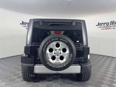 Used 2015 Jeep Wrangler Unlimited Sahara w/ Connectivity Group AWD/4WD image 7
