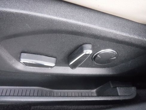 Used 2017 Ford Edge Titanium w/ Technology Package image 18