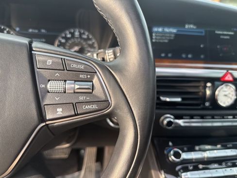 Used 2018 Genesis G90 3.3T Premium image 17