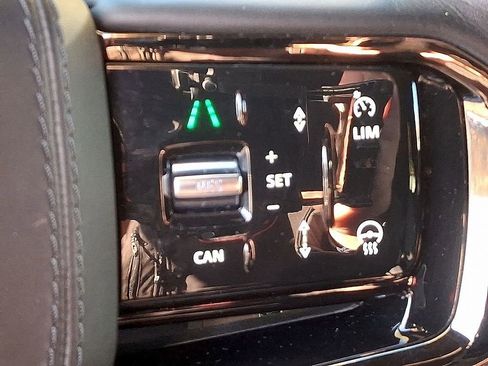 Used 2025 Land Rover Range Rover Velar Dynamic SE AWD/4WD image 21