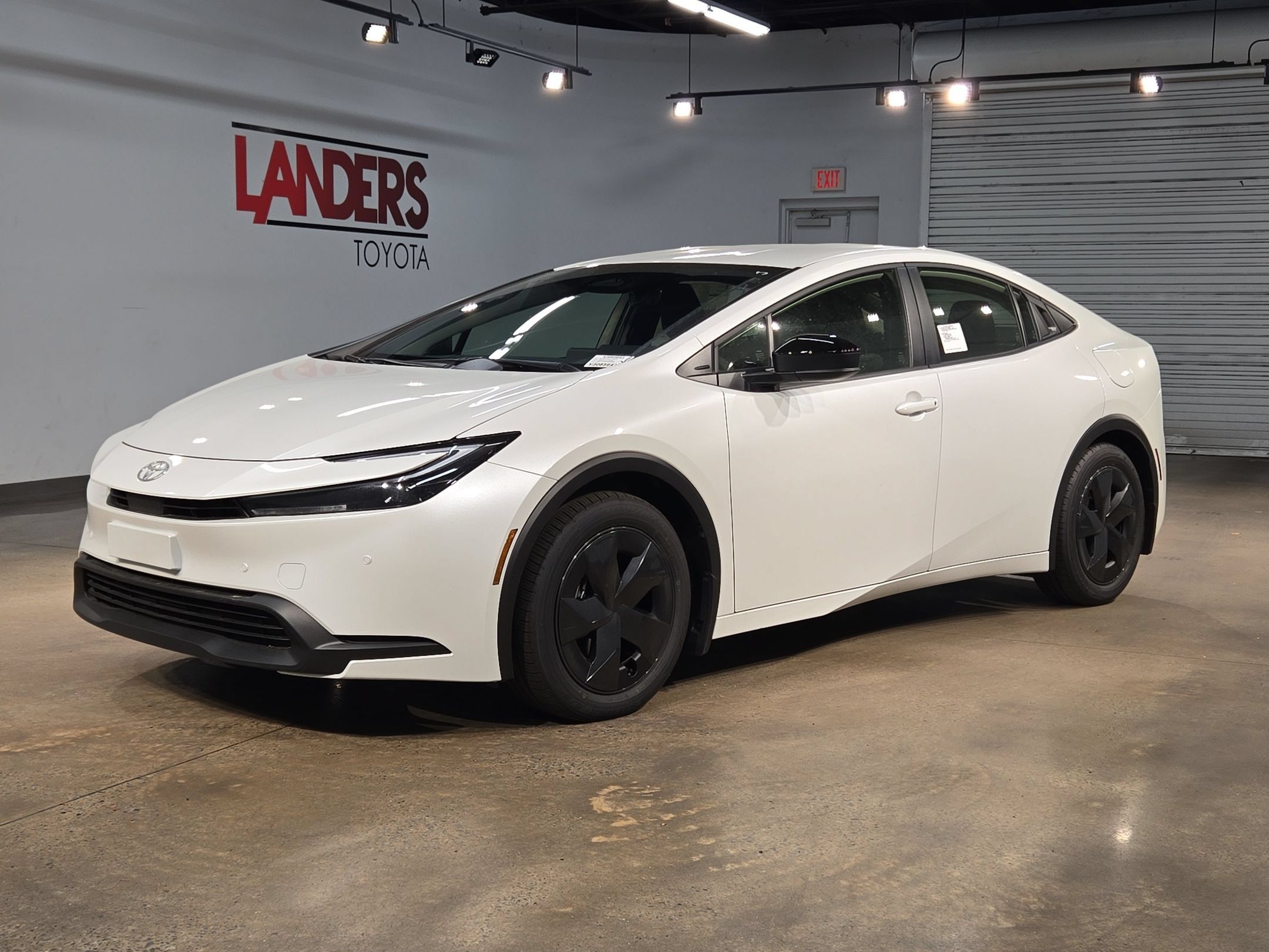 New 2027 Toyota Prius LE FWD image 3