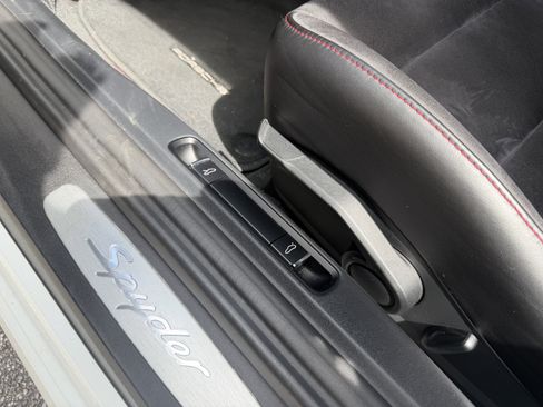 Used 2020 Porsche 718 Boxster Spyder RWD image 24