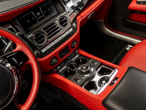 Used 2018 Rolls-Royce Wraith RWD image 38