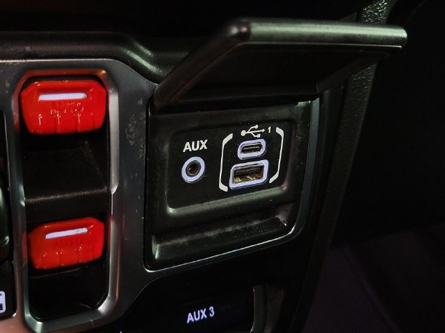 Used 2021 Jeep Wrangler Unlimited Sahara AWD/4WD image 28