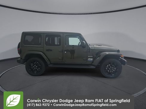 Used 2021 Jeep Wrangler Unlimited Sahara w/ Cold Weather Group AWD/4WD image 9