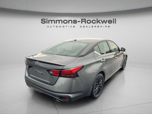 Used 2025 Nissan Altima 2.5 SV w/ SV Special Edition Package FWD image 5