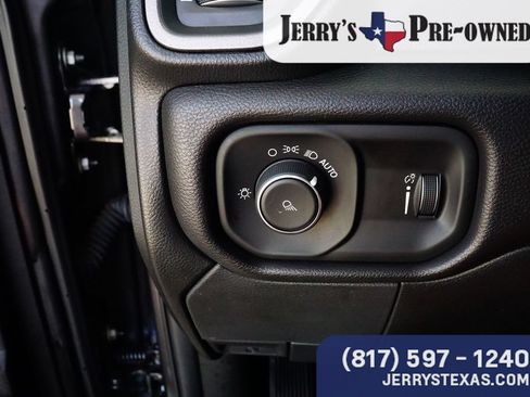 Used 2024 RAM 2500 Tradesman w/ Chrome Appearance Group AWD/4WD image 15