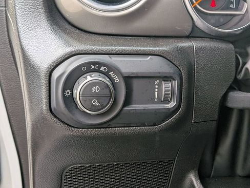 Used 2023 Jeep Gladiator Overland image 7