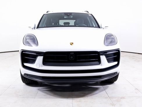 Certified 2024 Porsche Macan w/ Premium Plus Package image 24