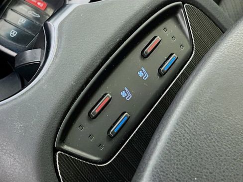 Used 2021 Toyota Venza Limited image 19