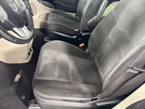 Used 2017 Dodge Grand Caravan SE w/ Power Window Group image 11