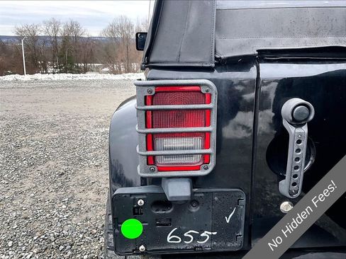 Used 2015 Jeep Wrangler Unlimited Sahara w/ Dual Top Group AWD/4WD image 25
