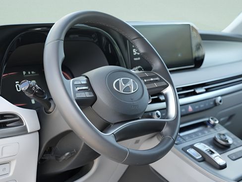 Certified 2025 Hyundai Palisade SEL FWD image 28