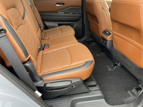 Used 2025 Nissan Pathfinder Platinum w/ Cargo Package image 36