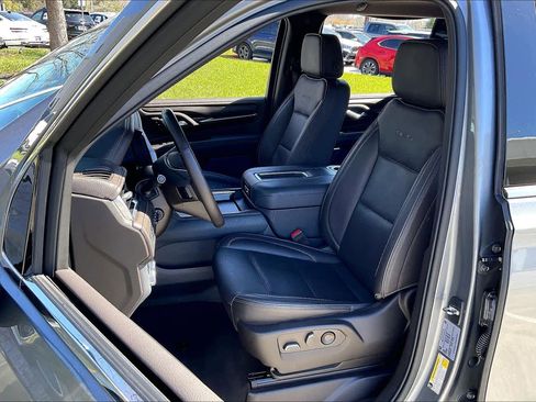Used 2022 GMC Yukon XL Denali image 7