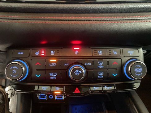 Used 2025 Dodge Durango R/T AWD/4WD image 5