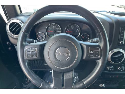 Used 2017 Jeep Wrangler Unlimited Sahara w/ Connectivity Group AWD/4WD image 31