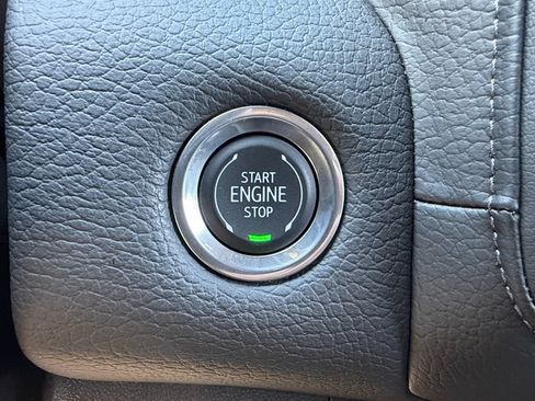 Used 2024 GMC Yukon Denali AWD/4WD image 27
