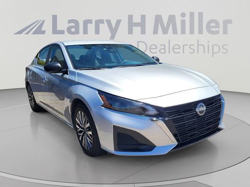 Used 2024 Nissan Altima 2.5 SV FWD image 4