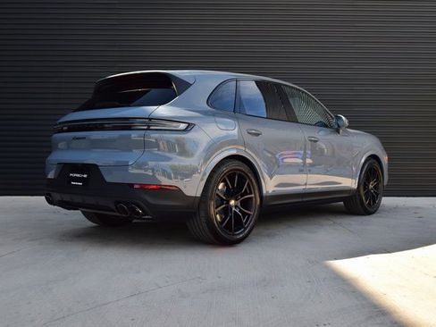 Certified 2025 Porsche Cayenne image 7