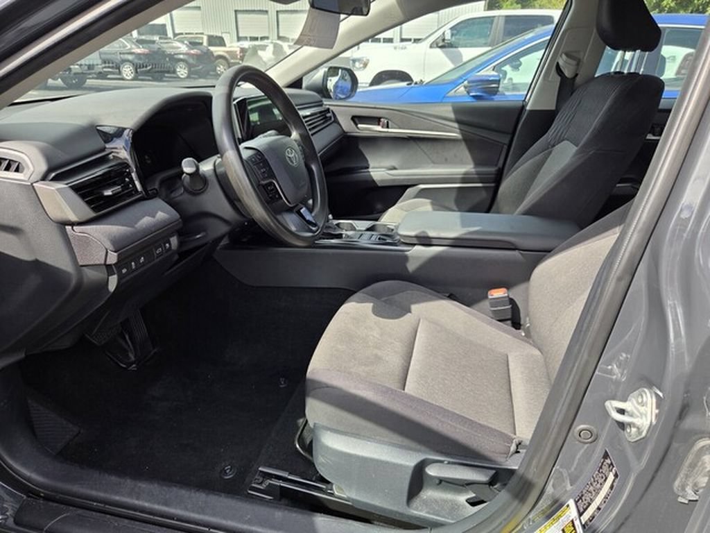 Used 2025 Toyota Camry LE FWD image 4