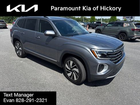 Used 2025 Volkswagen Atlas SEL AWD/4WD image 3