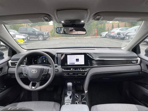 Used 2025 Toyota Camry LE image 33