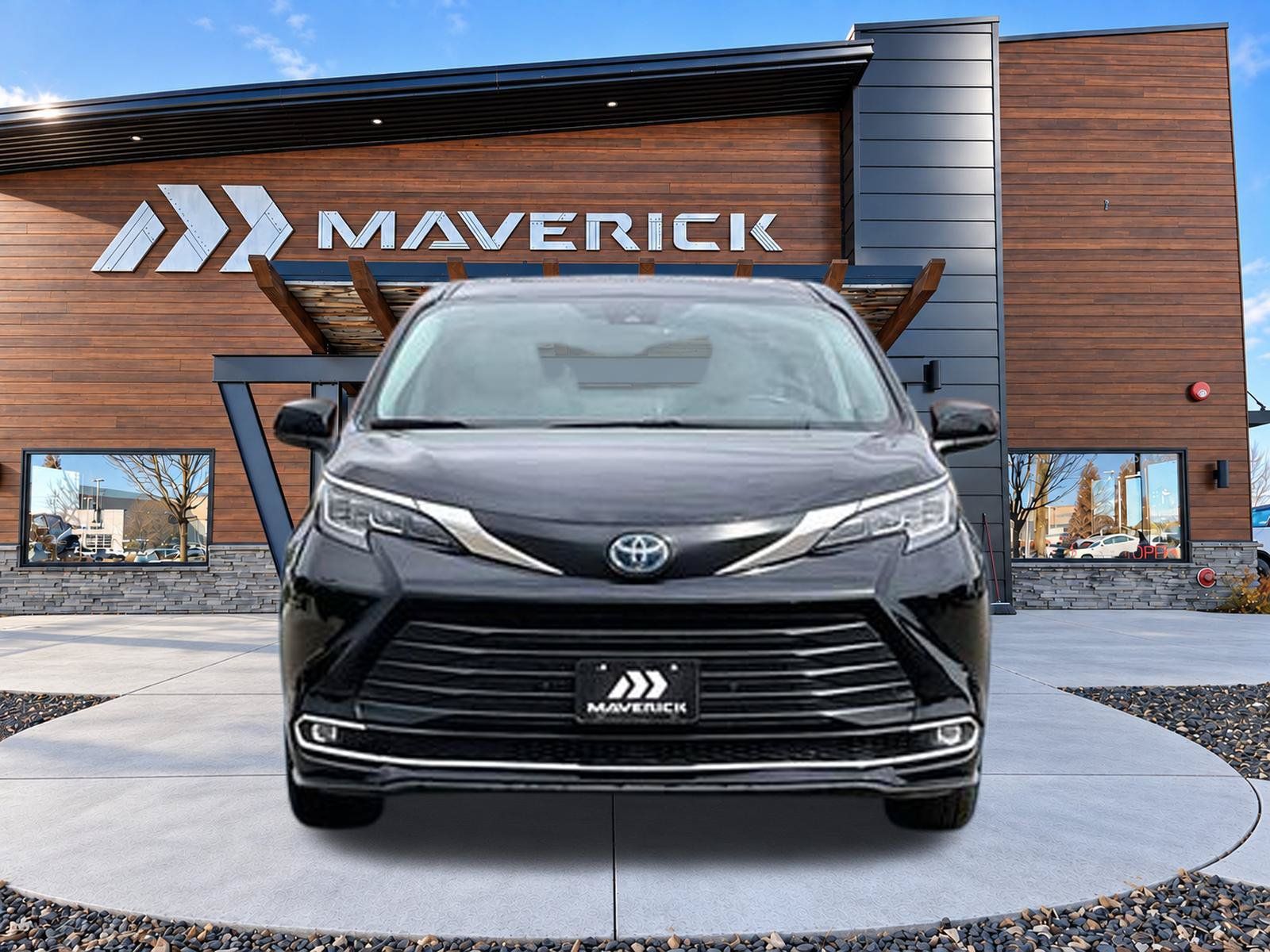 Used 2023 Toyota Sienna XLE FWD image 2