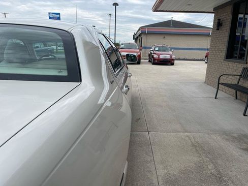 Used 2003 Lincoln Town Car Executive RWD image 10