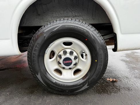 Used 2023 GMC Savana 2500 w/ Driver Convenience Package image 16