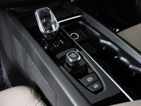 Used 2026 Volvo XC60 B5 Plus w/ Protection Package Premier image 15